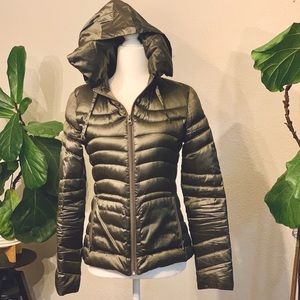 Bernardo Green Full Zip Hooded Goose Down Puffer Coat